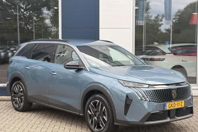 Peugeot 5008 (2024) thumbnail 2