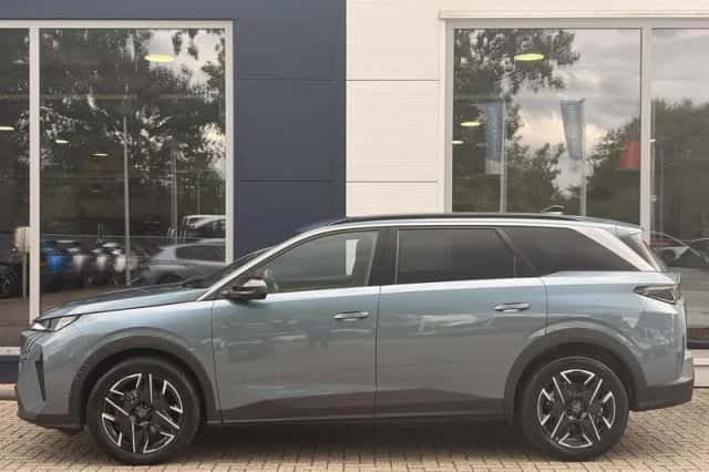 Peugeot 5008 (2024) thumbnail 4