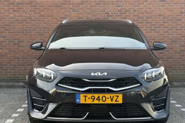 Kia Ceed (2023) thumbnail 2