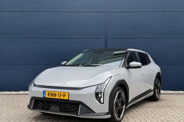 Kia EV4 (2026) thumbnail 1