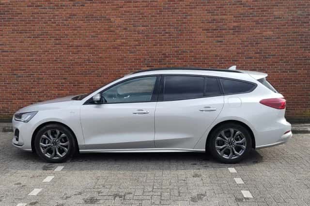 Ford Focus (2024) thumbnail 3