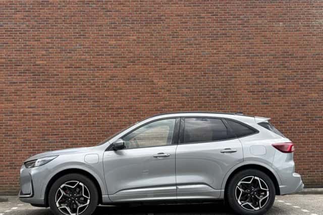 Ford Kuga (2024) thumbnail 4