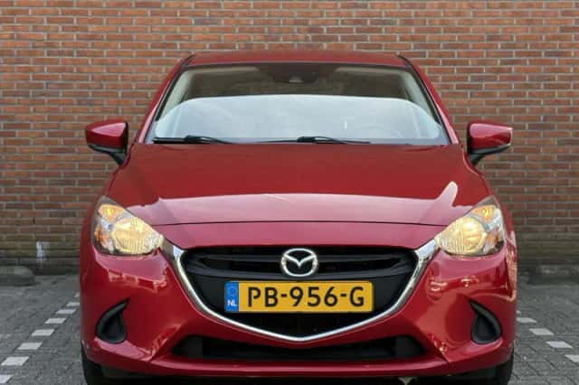 Mazda 2 (2017) thumbnail 2