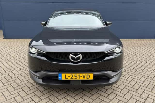Mazda MX-30 (2021) thumbnail 4