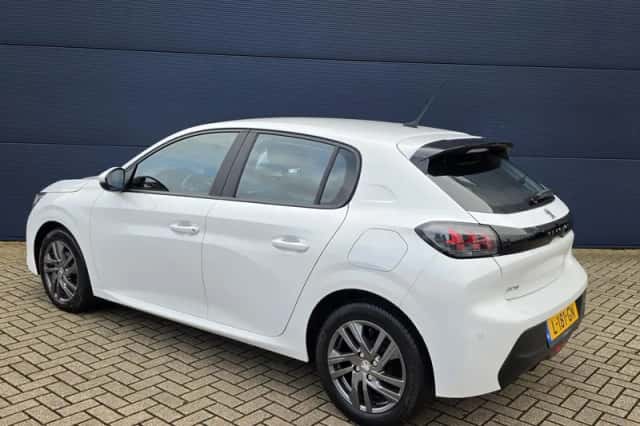 Peugeot 208 (2021) thumbnail 3