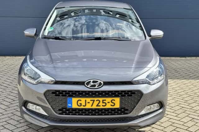 Hyundai i20 (2015) thumbnail 2