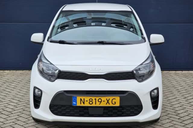 Kia Picanto (2022) thumbnail 2