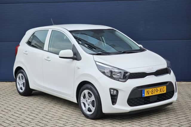 Kia Picanto (2022) thumbnail 3