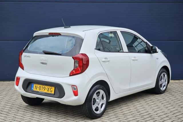 Kia Picanto (2022) thumbnail 5