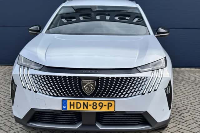 Peugeot 5008 (2025) thumbnail 2