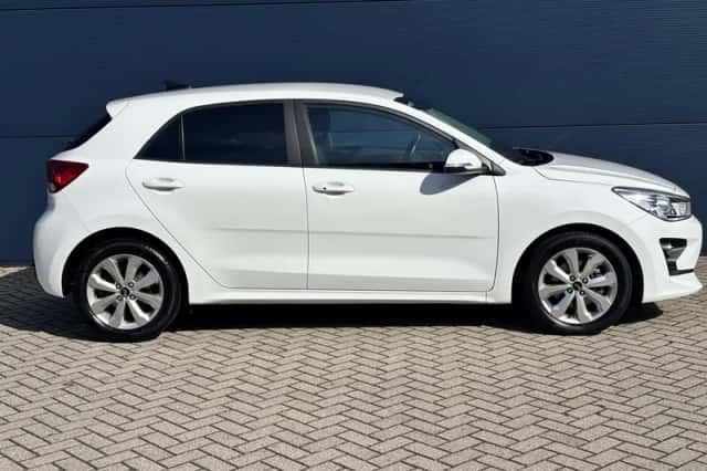 Kia Rio (2021) thumbnail 3