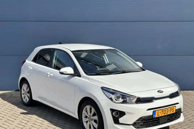 Kia Rio (2021) thumbnail 5