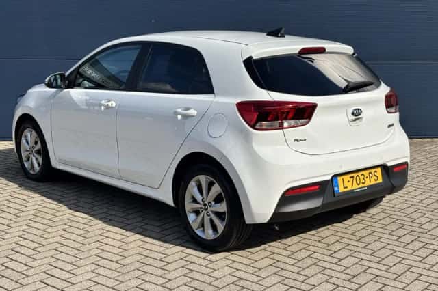 Kia Rio (2021) thumbnail 6