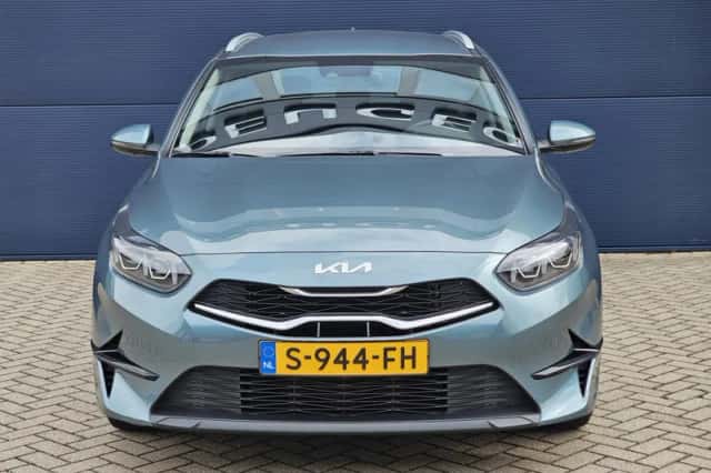 Kia Ceed Sportswagon (2023) thumbnail 2