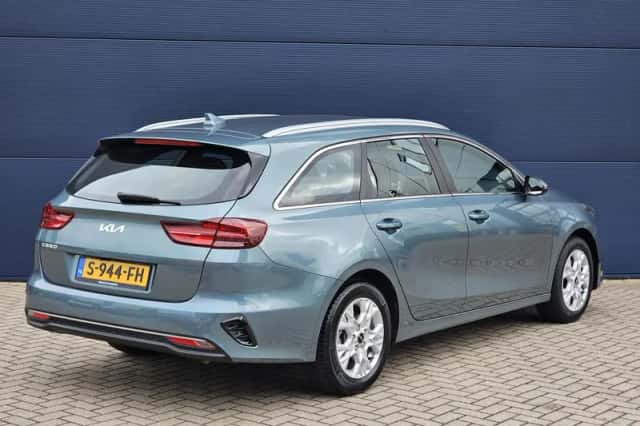 Kia Ceed Sportswagon (2023) thumbnail 5