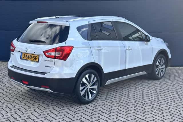 Suzuki S-Cross (2020) thumbnail 5