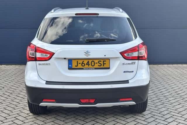 Suzuki S-Cross (2020) thumbnail 6