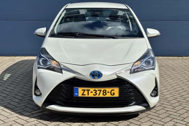 Toyota Yaris (2018) thumbnail 2