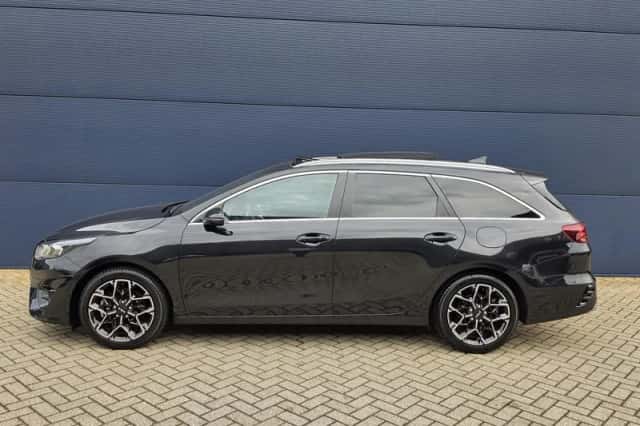 Kia Ceed (2024) thumbnail 2