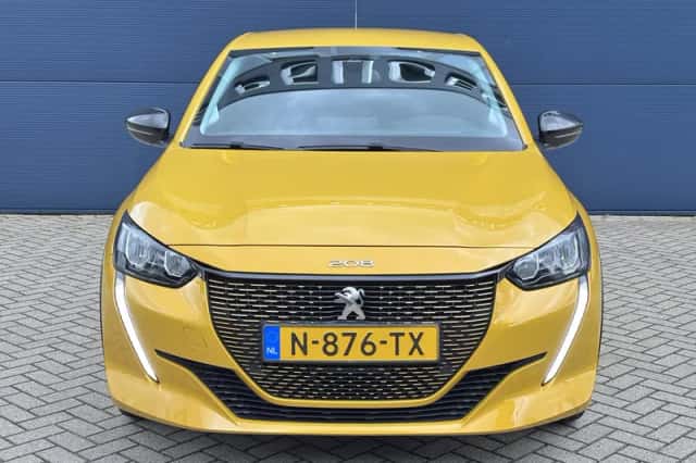 Peugeot e-208 (2022) thumbnail 2