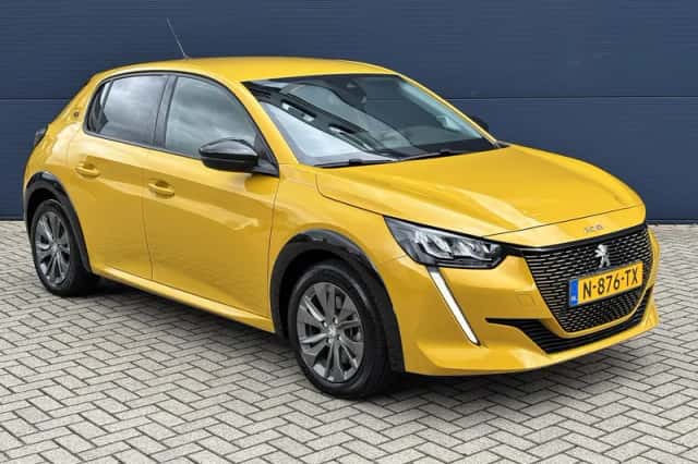 Peugeot e-208 (2022) thumbnail 3