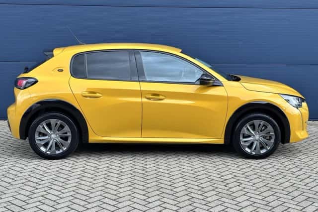 Peugeot e-208 (2022) thumbnail 4