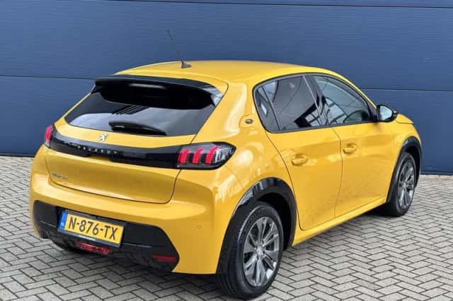 Peugeot e-208 (2022) thumbnail 6