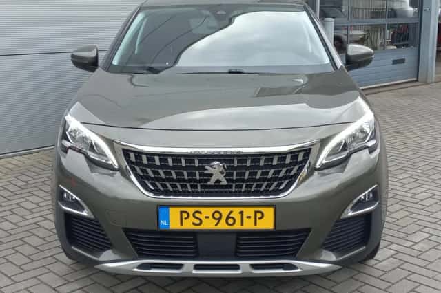 Peugeot 3008 (2017) thumbnail 2