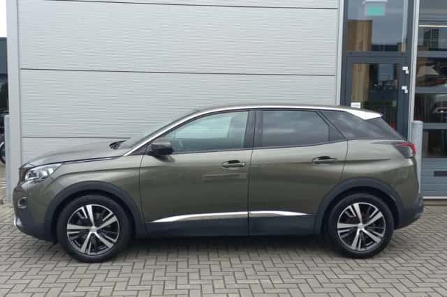 Peugeot 3008 (2017) thumbnail 3