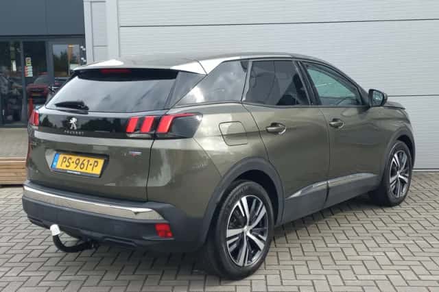 Peugeot 3008 (2017) thumbnail 4
