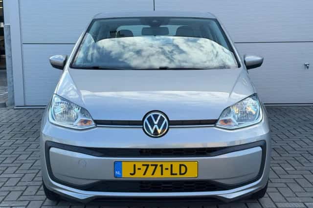Volkswagen Up! (2020) thumbnail 2