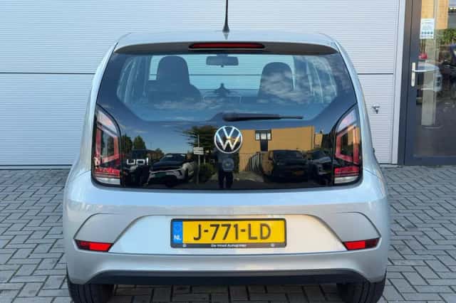 Volkswagen Up! (2020) thumbnail 5