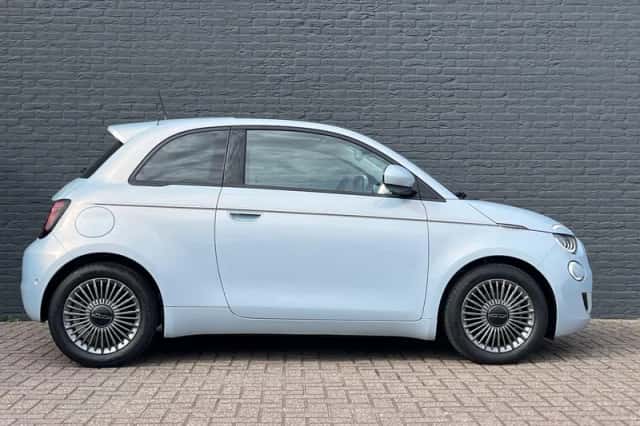 Fiat 500 (2021) thumbnail 5