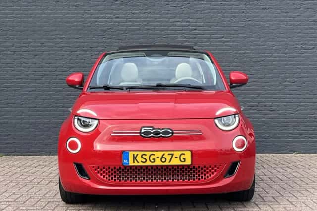 Fiat 500C (2024) thumbnail 3