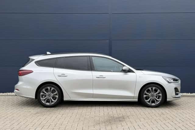 Ford Focus (2024) thumbnail 3