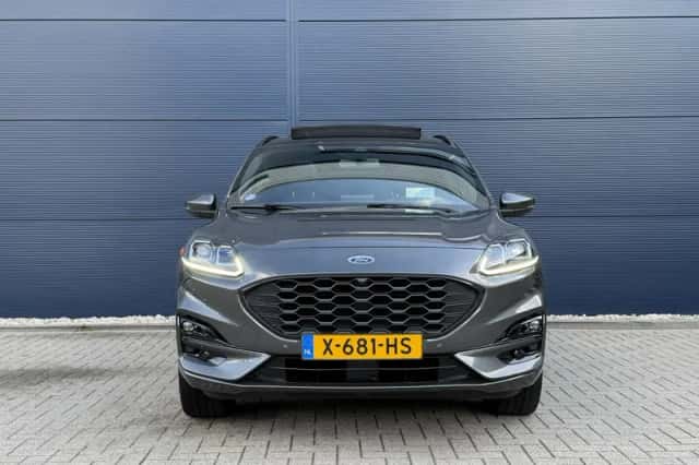 Ford Kuga (2023) thumbnail 2