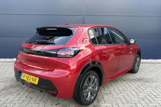 Peugeot e-208 (2022) thumbnail 2