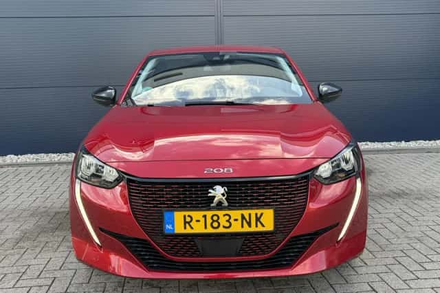 Peugeot e-208 (2022) thumbnail 3