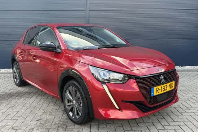 Peugeot e-208 (2022) thumbnail 4