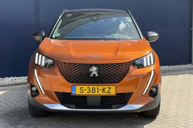 Peugeot e-2008 (2022) thumbnail 3