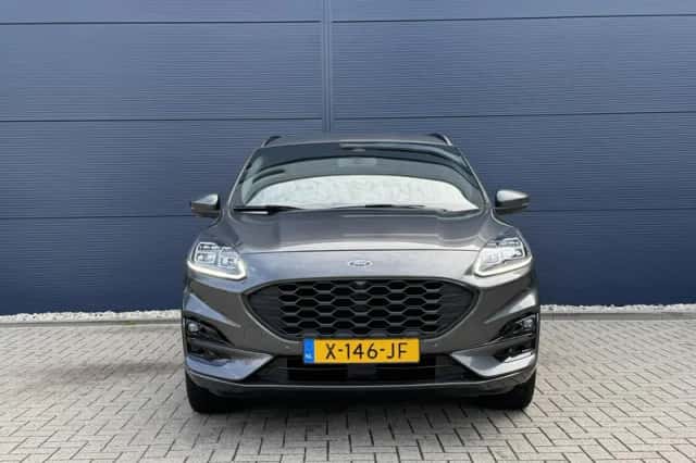 Ford Kuga (2023) thumbnail 2
