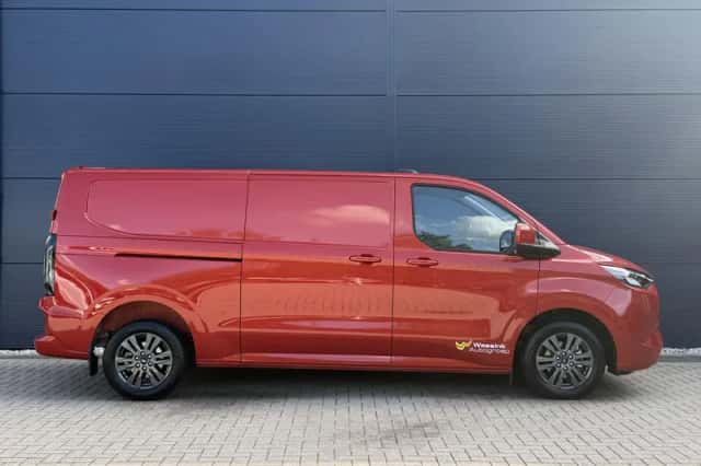 Ford Transit Custom (2024) thumbnail 3