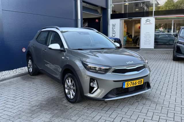 Kia Stonic (2023) thumbnail 3