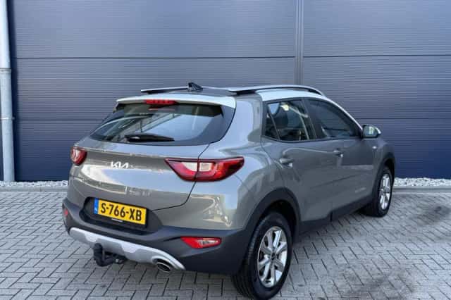 Kia Stonic (2023) thumbnail 4