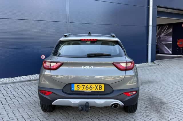 Kia Stonic (2023) thumbnail 5
