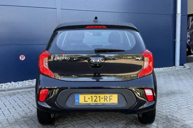 Kia Picanto (2021) thumbnail 5