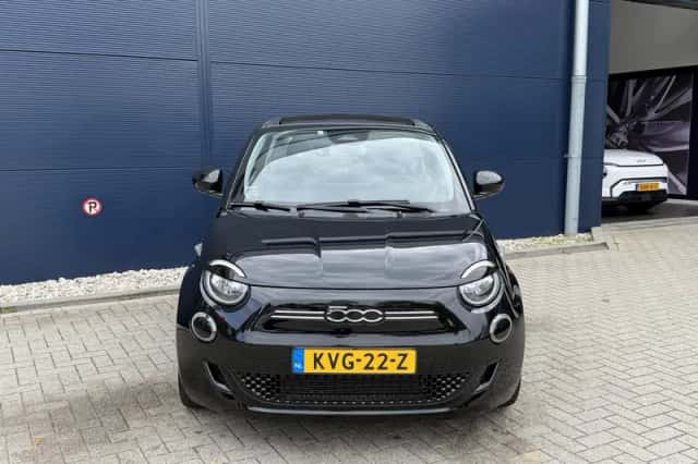 Fiat 500C (2023) thumbnail 2