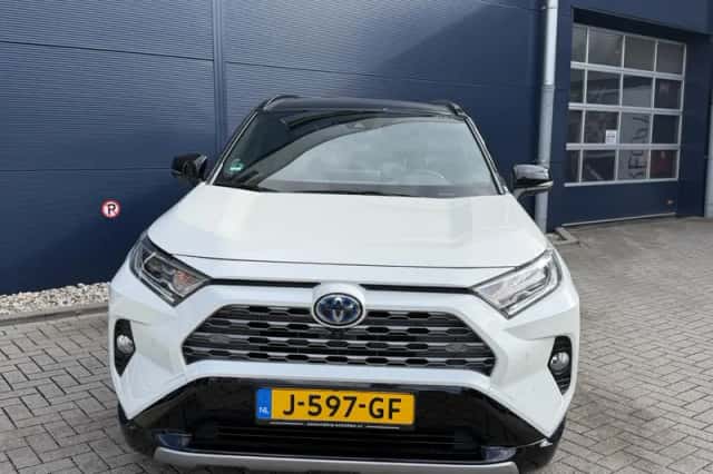 Toyota RAV4 (2020) thumbnail 2
