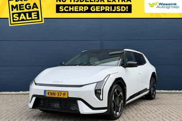 Kia EV4 (2026) thumbnail 1