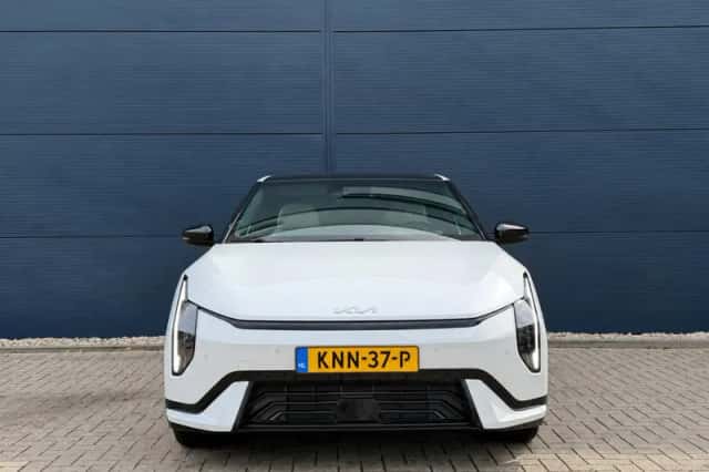Kia EV4 (2026) thumbnail 2